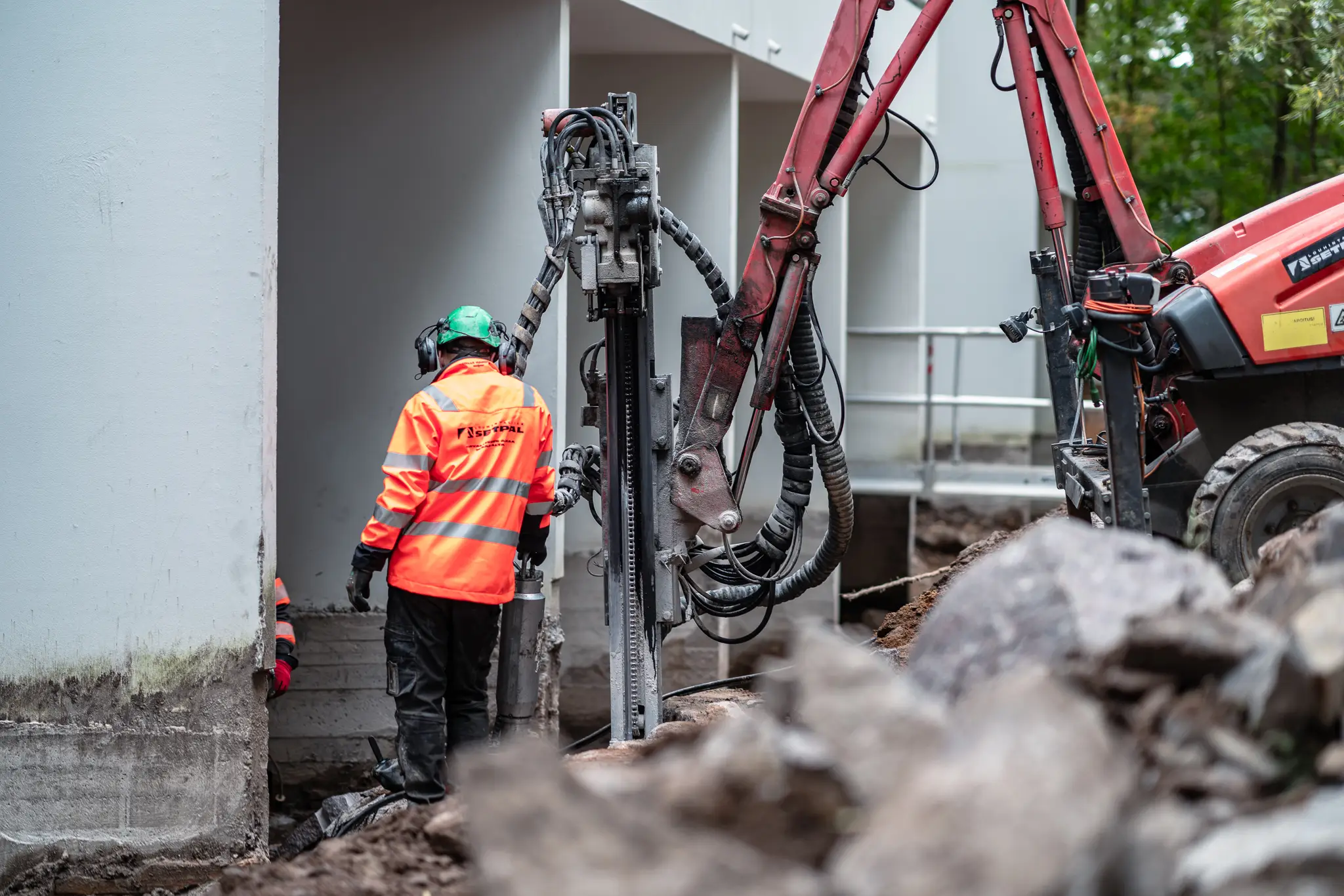 Kiilauksen ammattilainen työnteossa